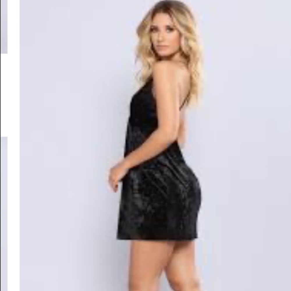 FASHION NOVA VELVET BUNNY KNOT DRESS BLACK STRAPPY BACK ADJUSTABLE